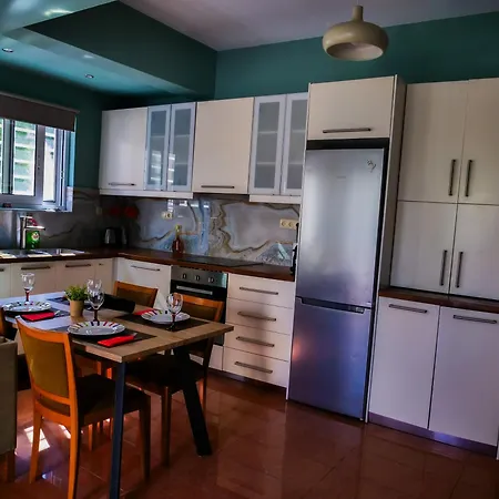 Cosy Daphne Apartment